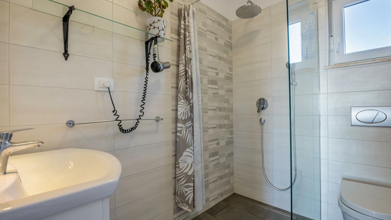 Photo of Bathroom in Peruski