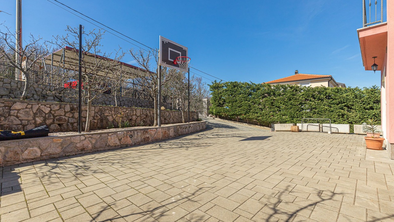 Photo of Outdoor in Bakarac