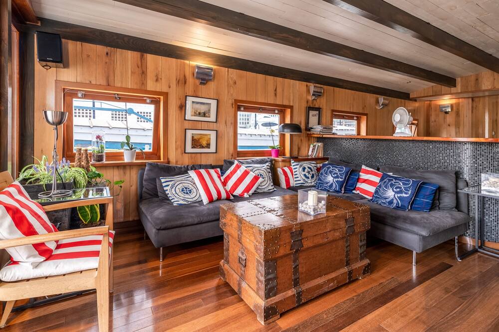 Photo of Livingroom in Canary Wharf