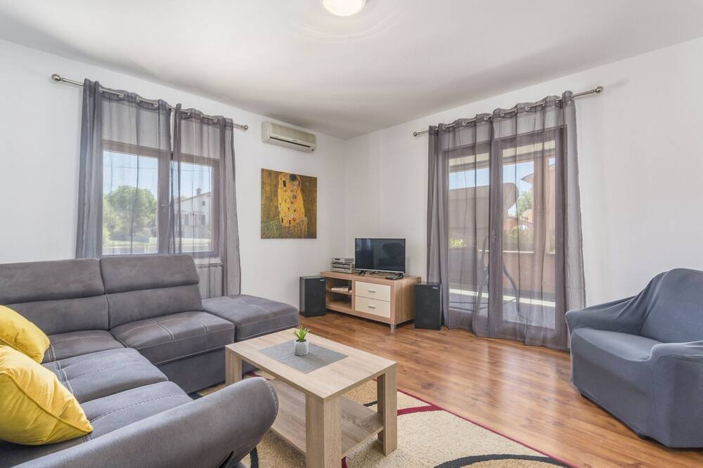 Photo of Livingroom in Loborika
