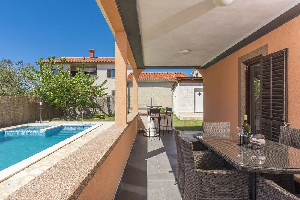 Photo of Patio Balcony in Loborika