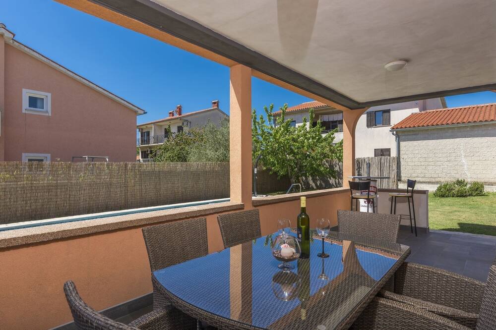 Photo of Patio Balcony in Loborika