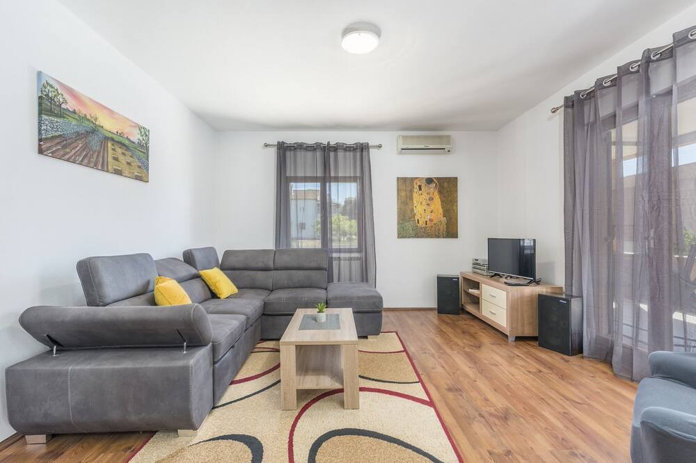 Photo of Livingroom in Loborika