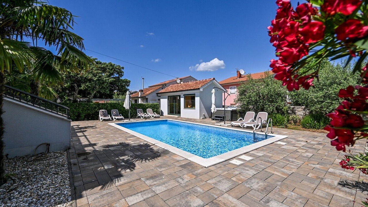 Photo of Outdoor in Porat