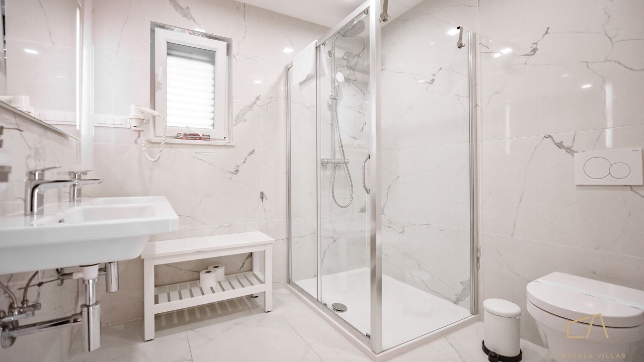 Photo of Bathroom in Porat