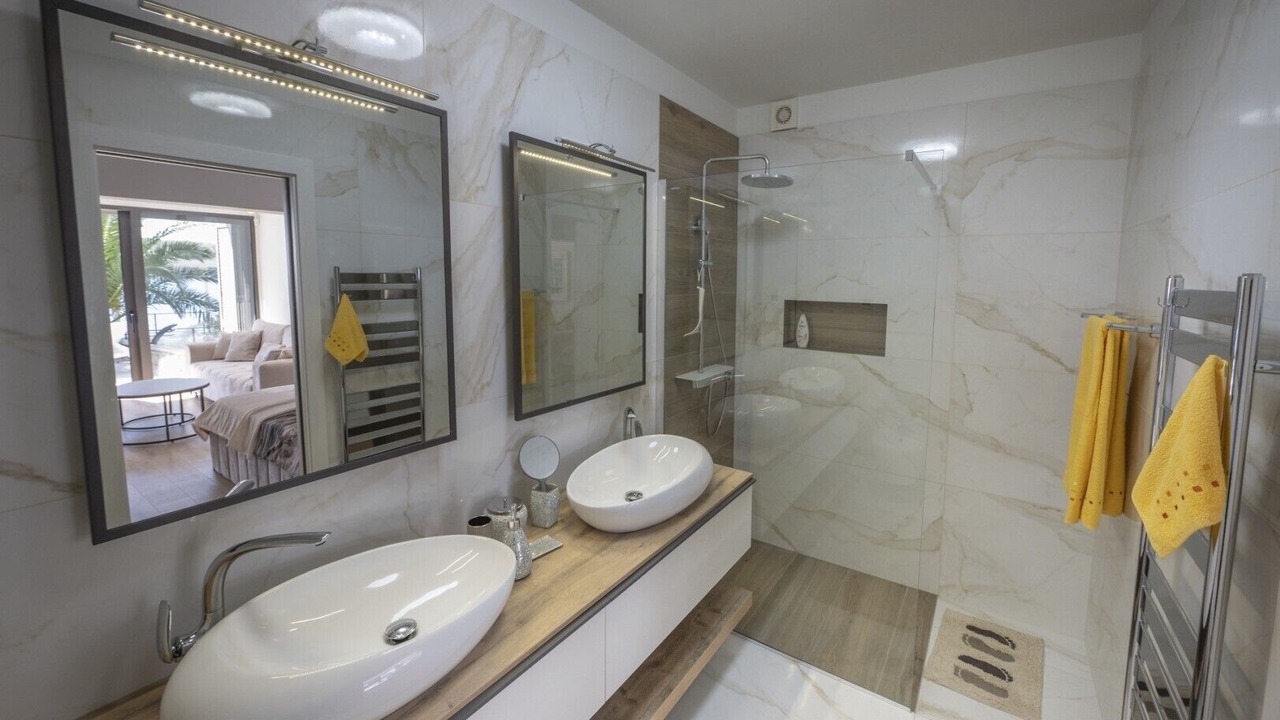 Photo of Bathroom in Cove Murtar