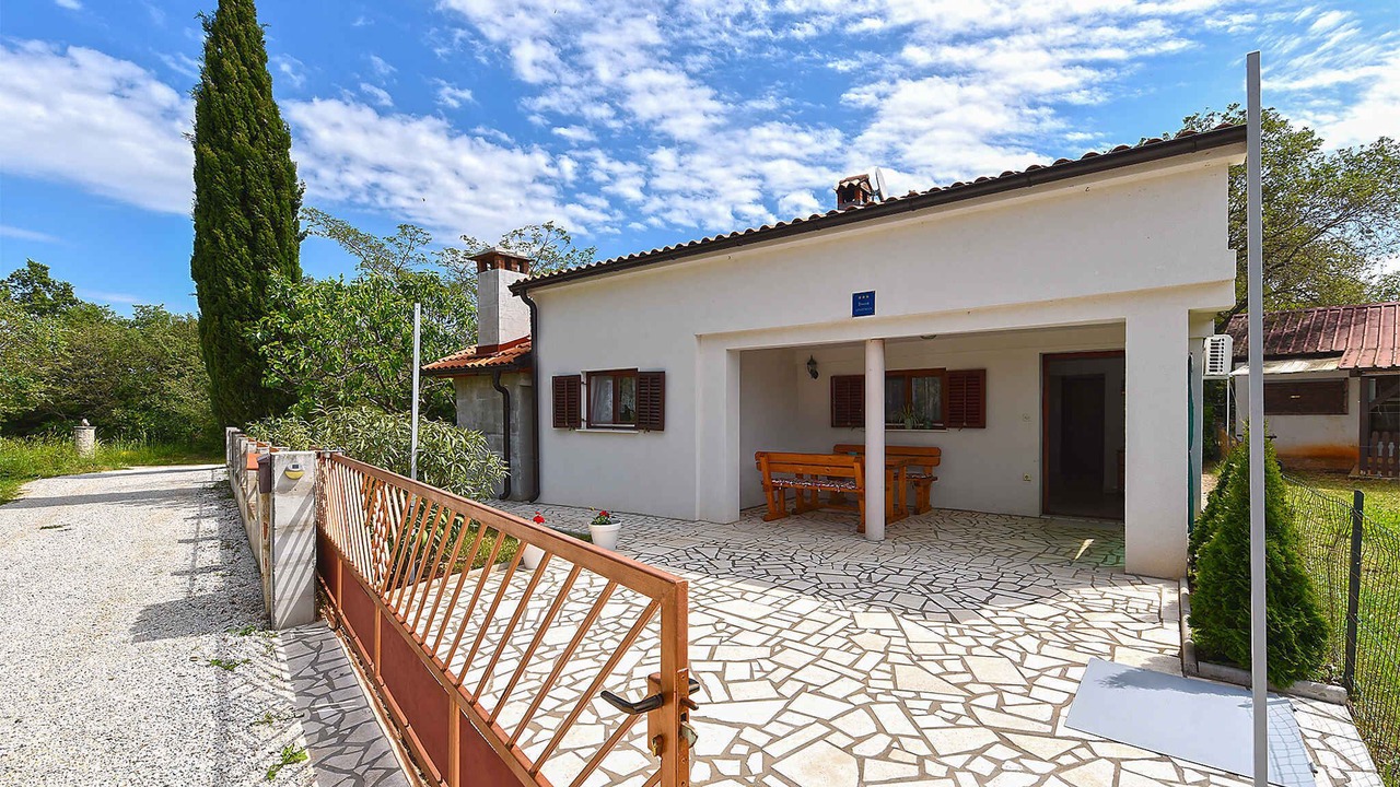 Photo of Patio Balcony in Gajana