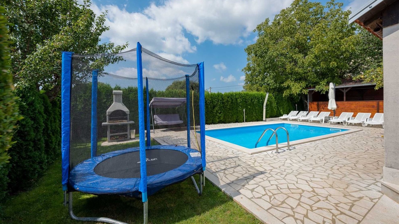 Photo of Outdoor in Lindar
