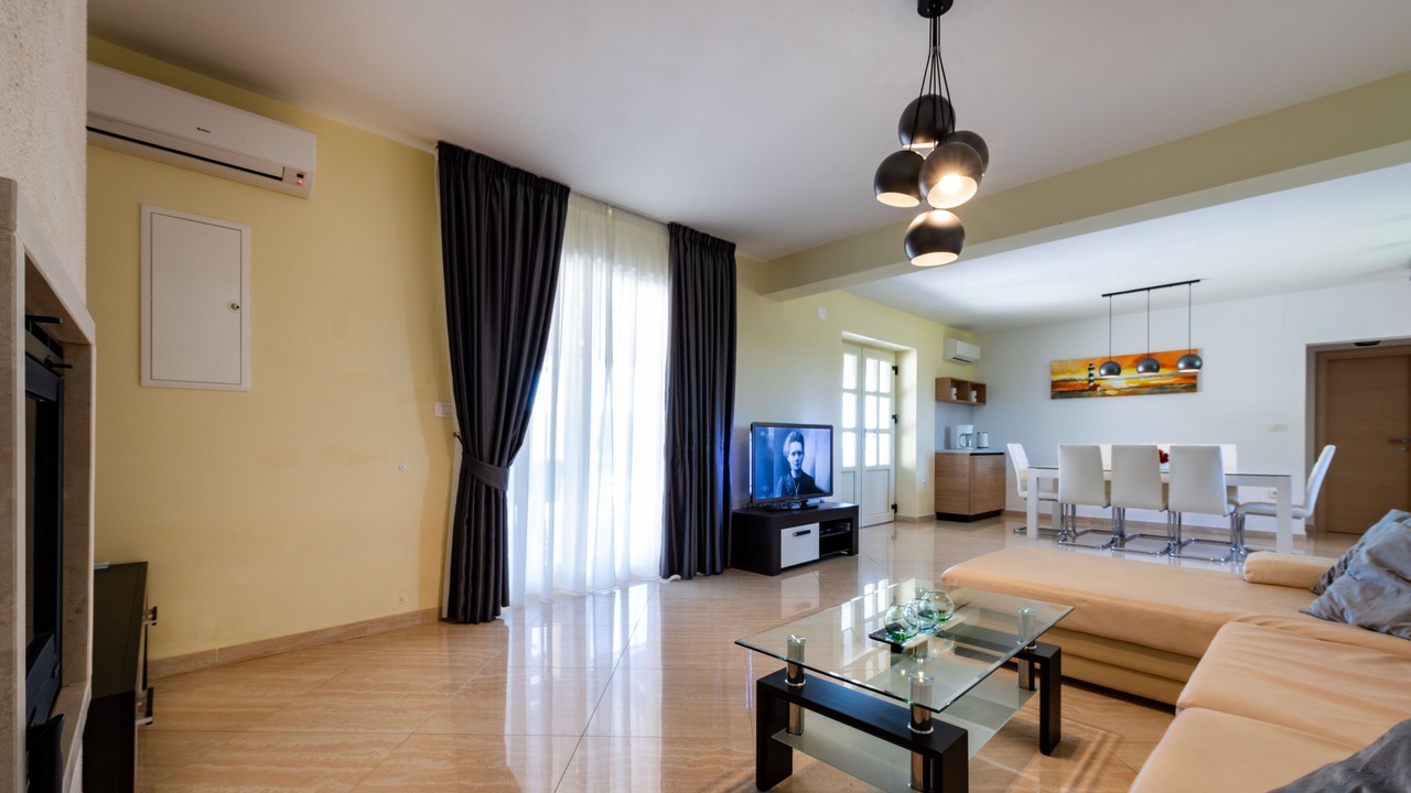 Photo of Livingroom in Brgod