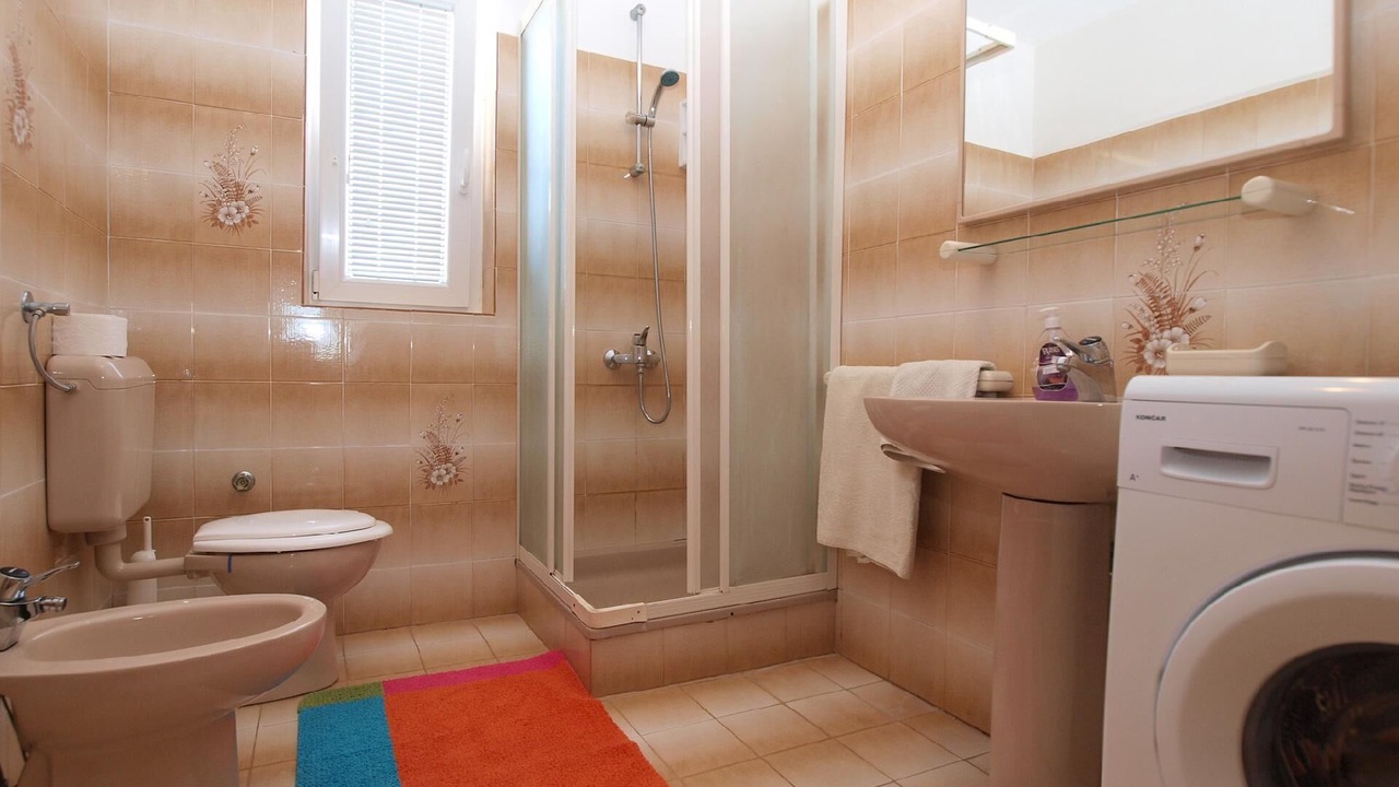 Photo of Bathroom in Peruski