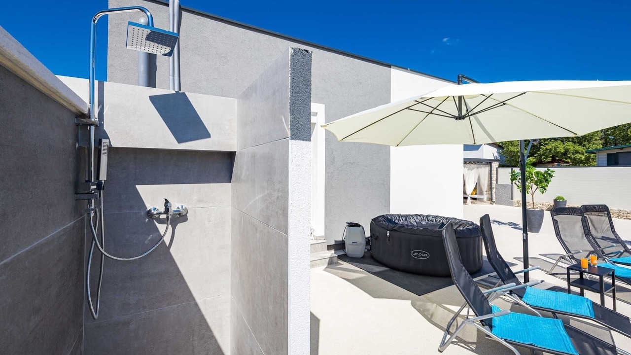 Photo of Patio Balcony in Gajana