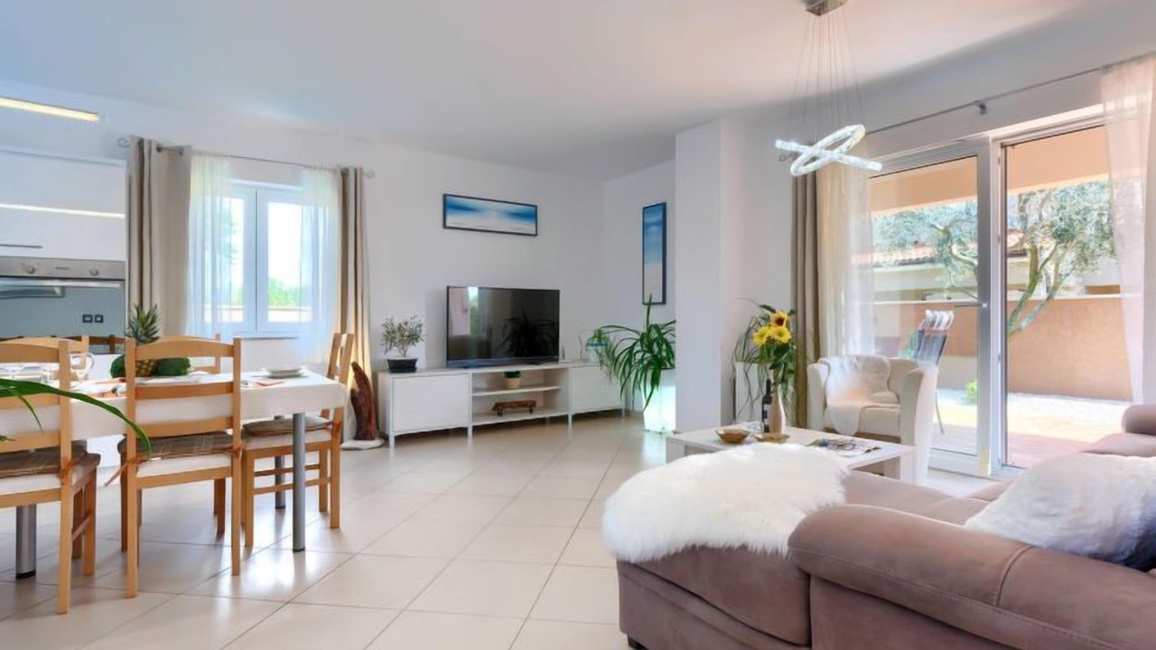 Photo of Livingroom in Loborika