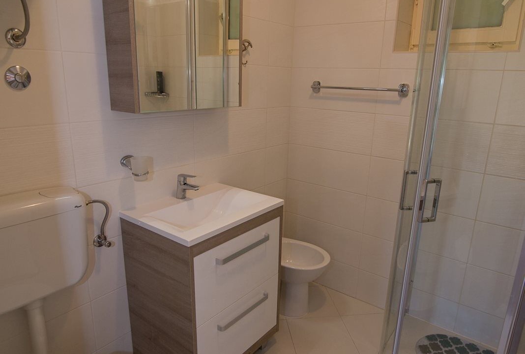 Photo of Bathroom in Cove Murtar