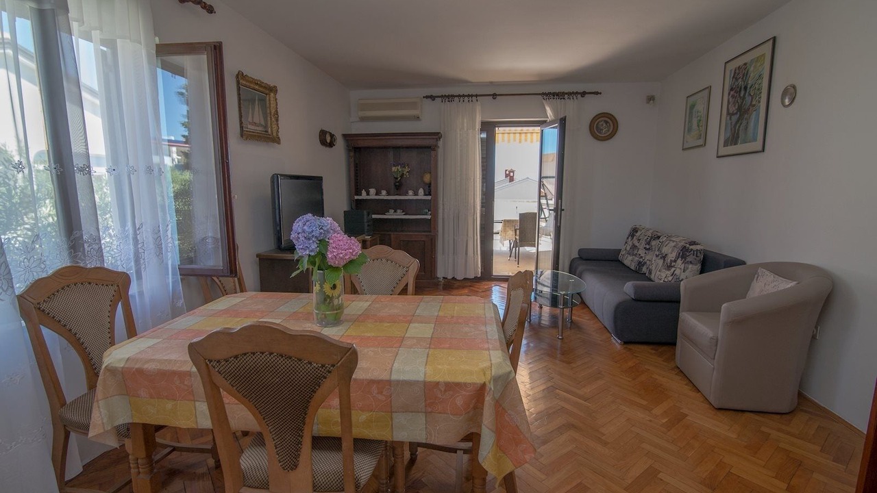 Photo of Livingroom in Cove Murtar