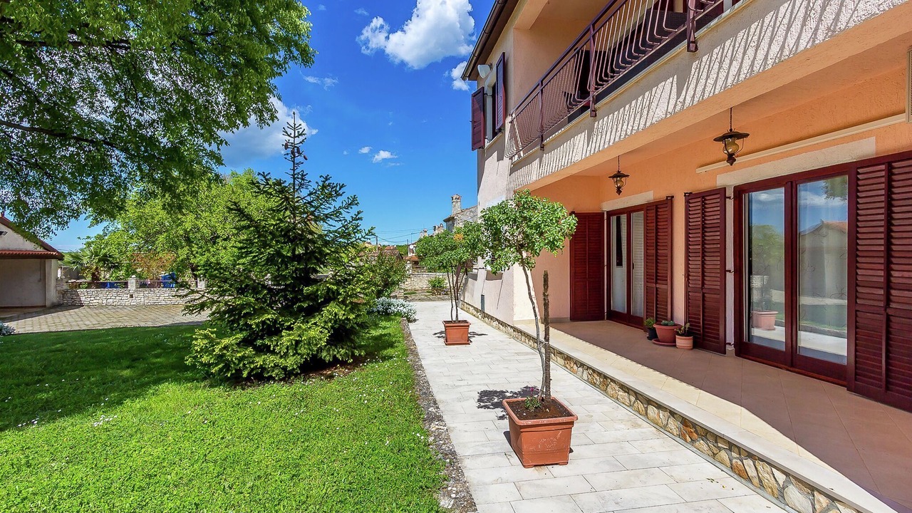 Photo of Patio Balcony in Gajana