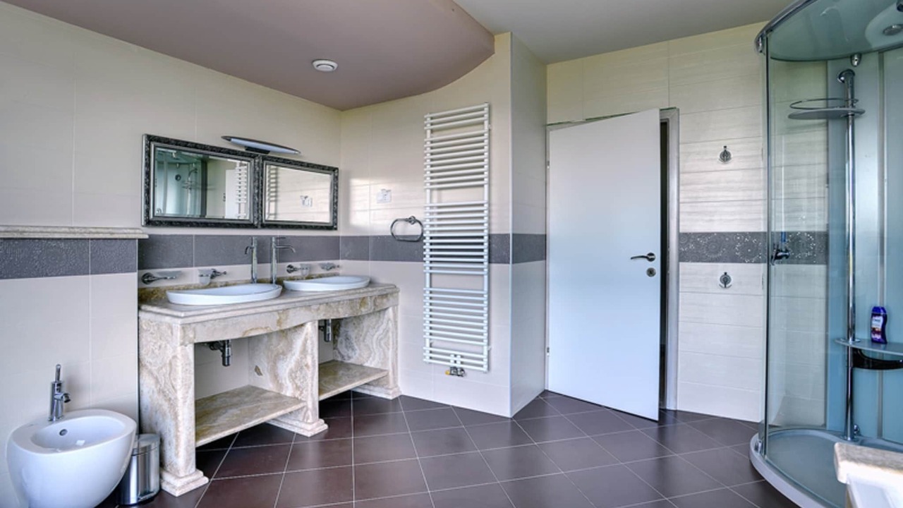 Photo of Bathroom in Peruski