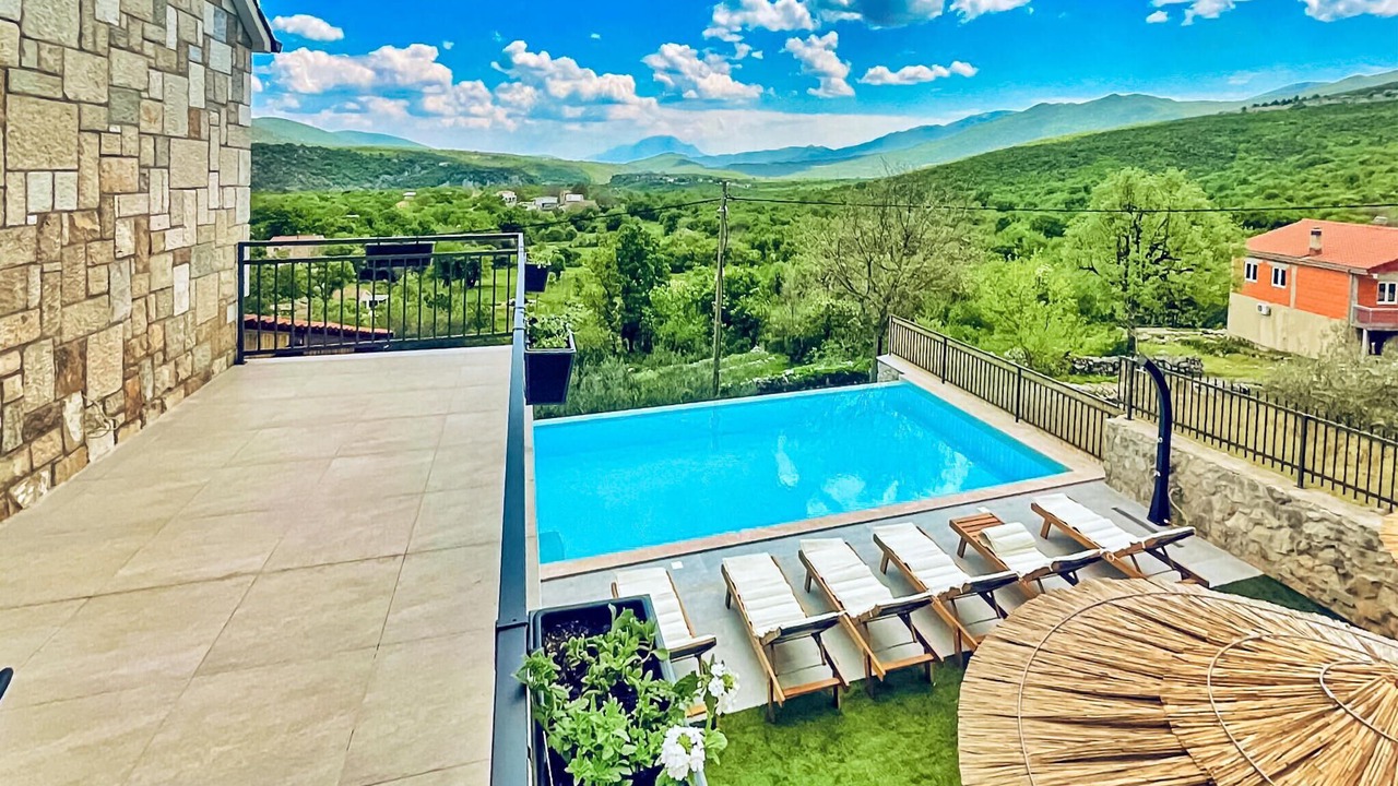 Photo of Outdoor in Srijane