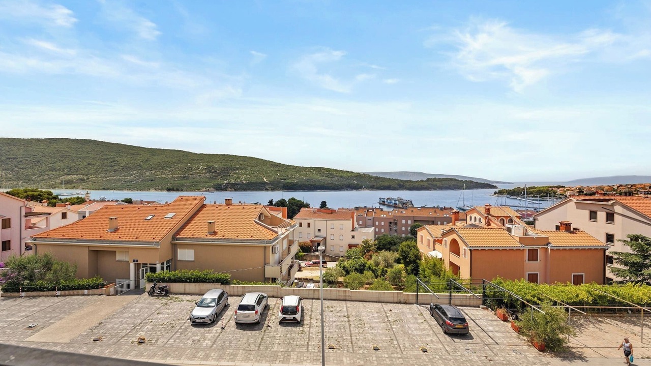 Photo of Others in Cres