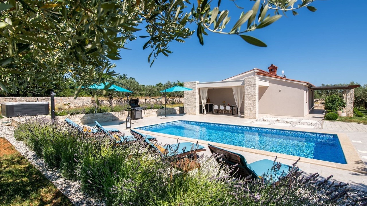 Photo of Outdoor in Mali Vareski