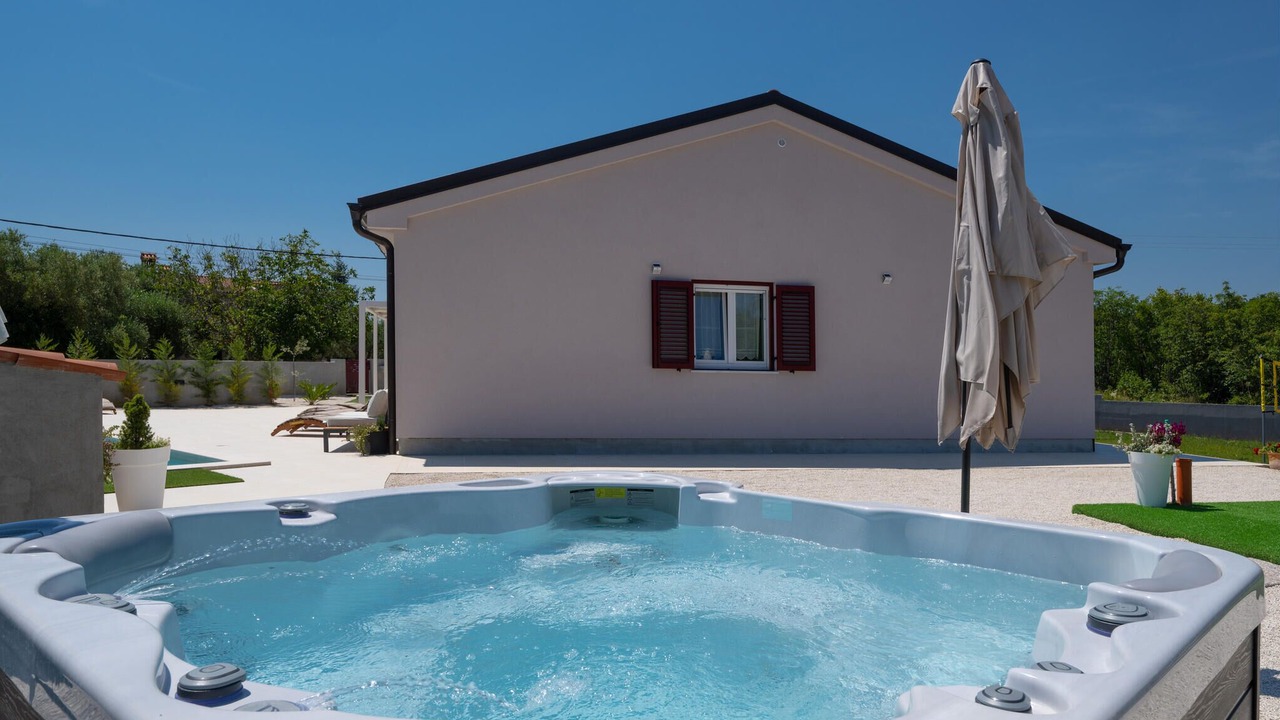 Photo of Outdoor in Mali Vareski