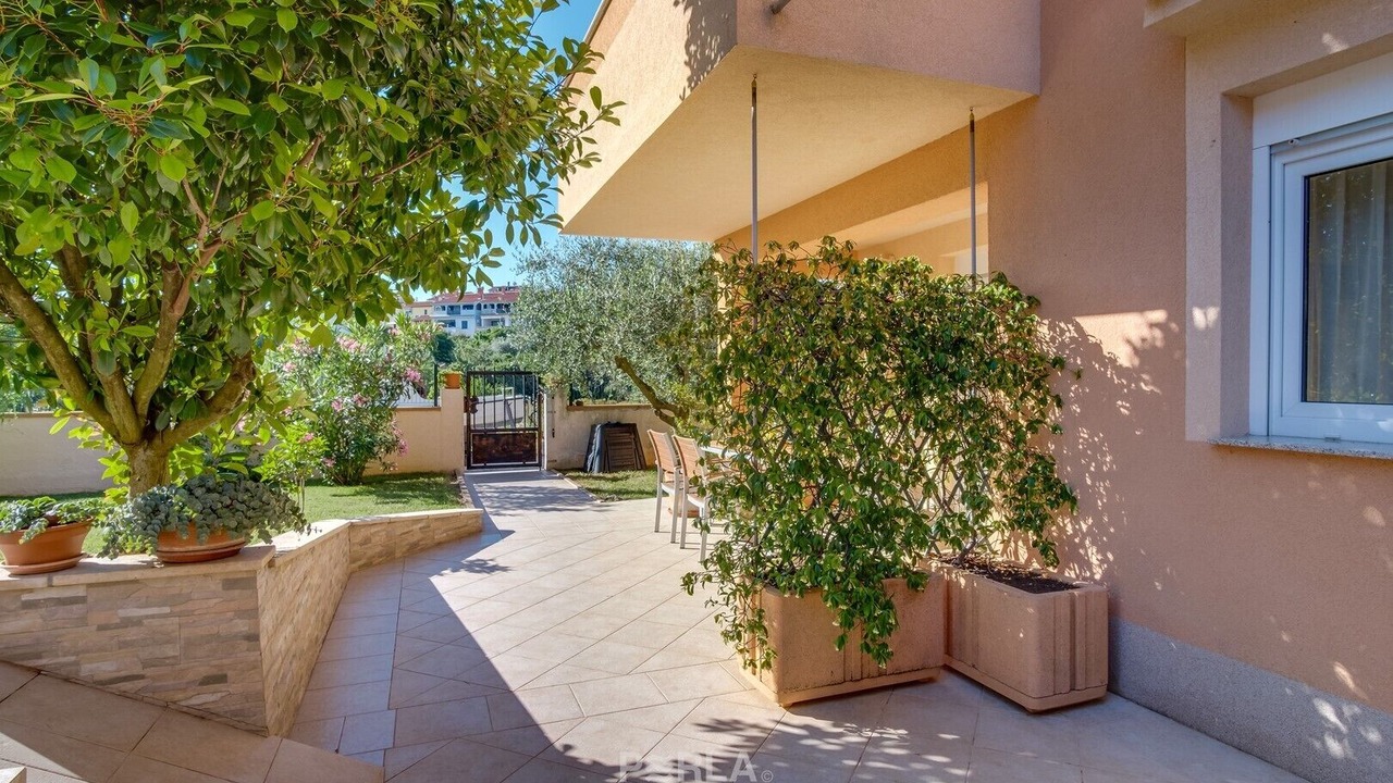 Photo of Patio Balcony in Vinkuran