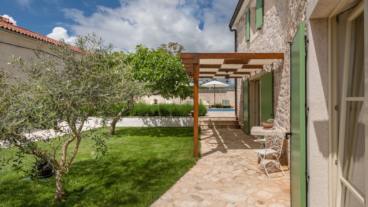 Photo of Patio Balcony in Mali Vareski