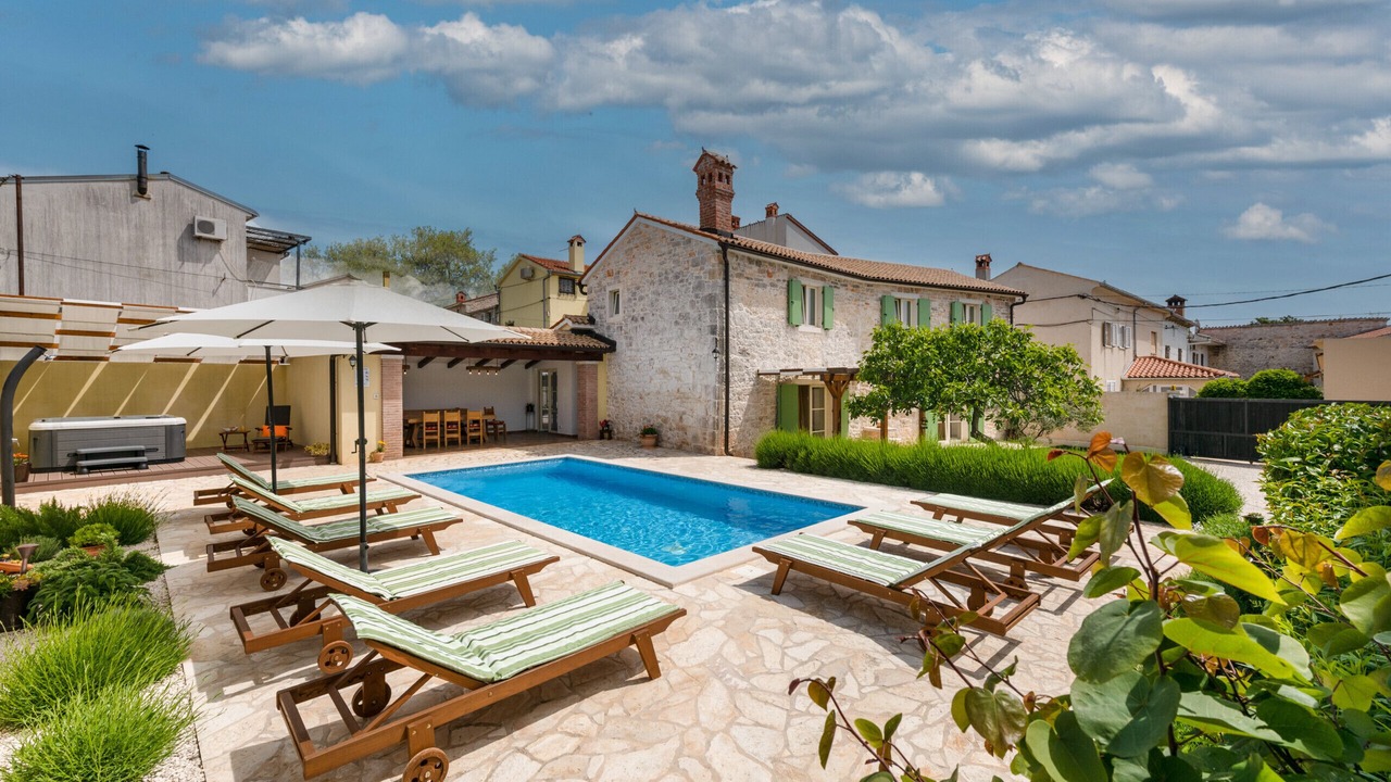 Photo of Outdoor in Mali Vareski