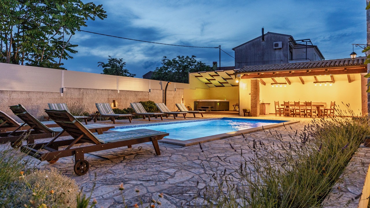 Photo of Outdoor in Mali Vareski