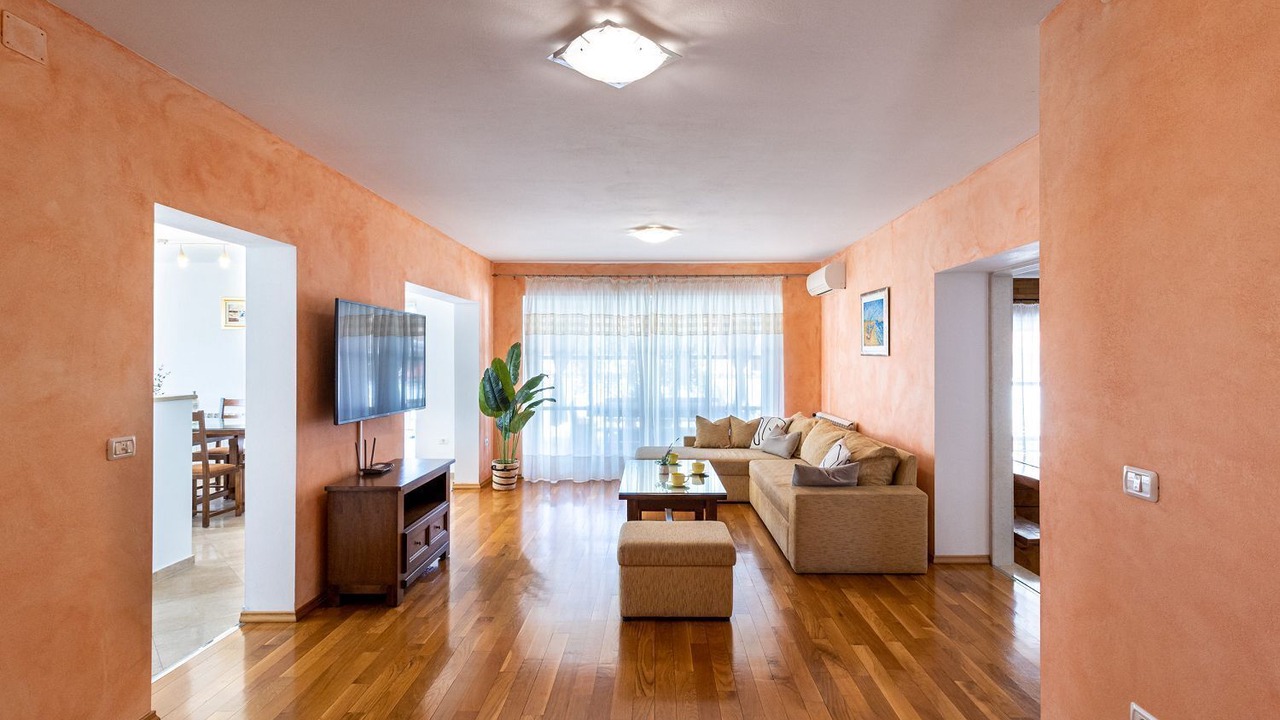 Photo of Livingroom in Gajana