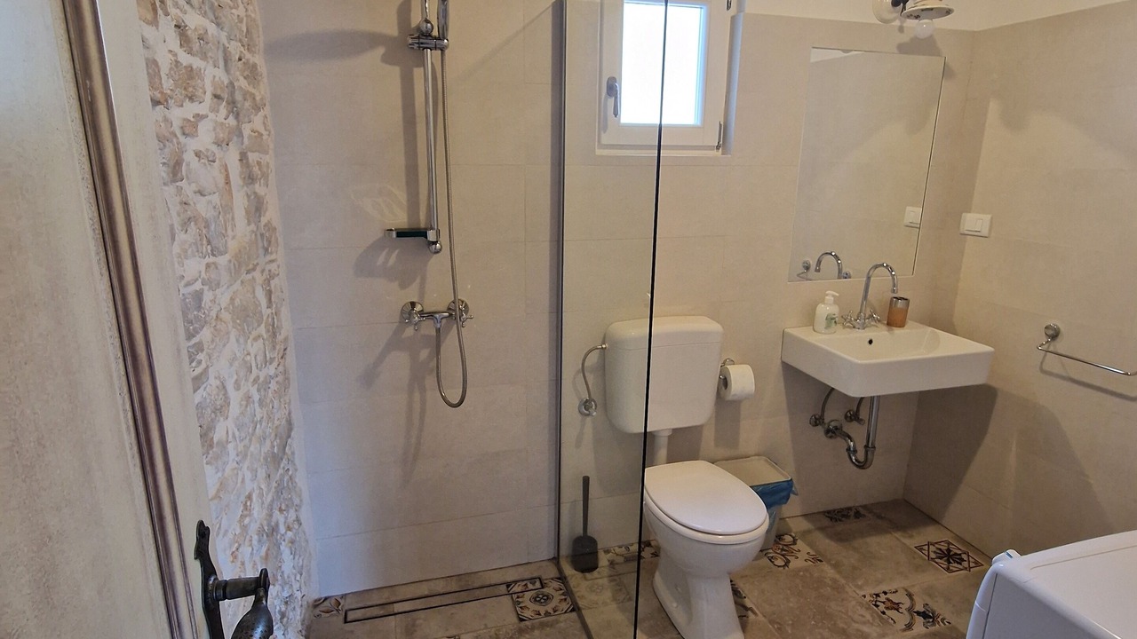 Photo of Bathroom in Glavani