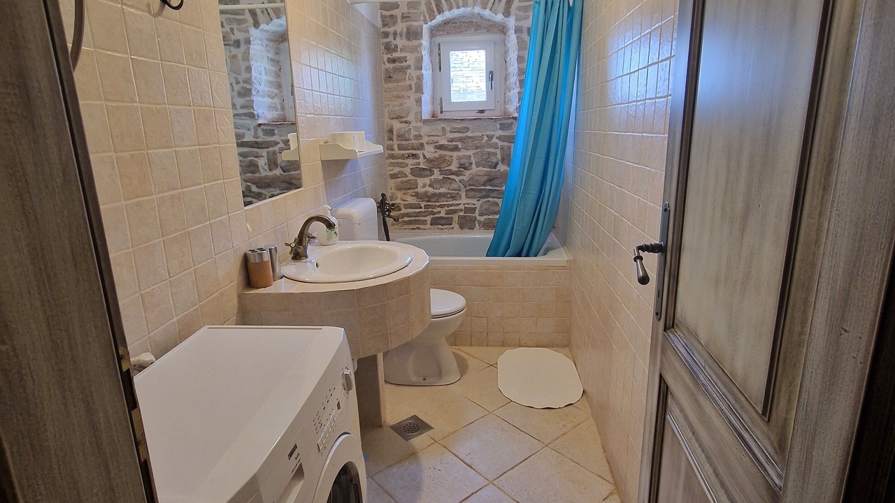 Photo of Bathroom in Glavani