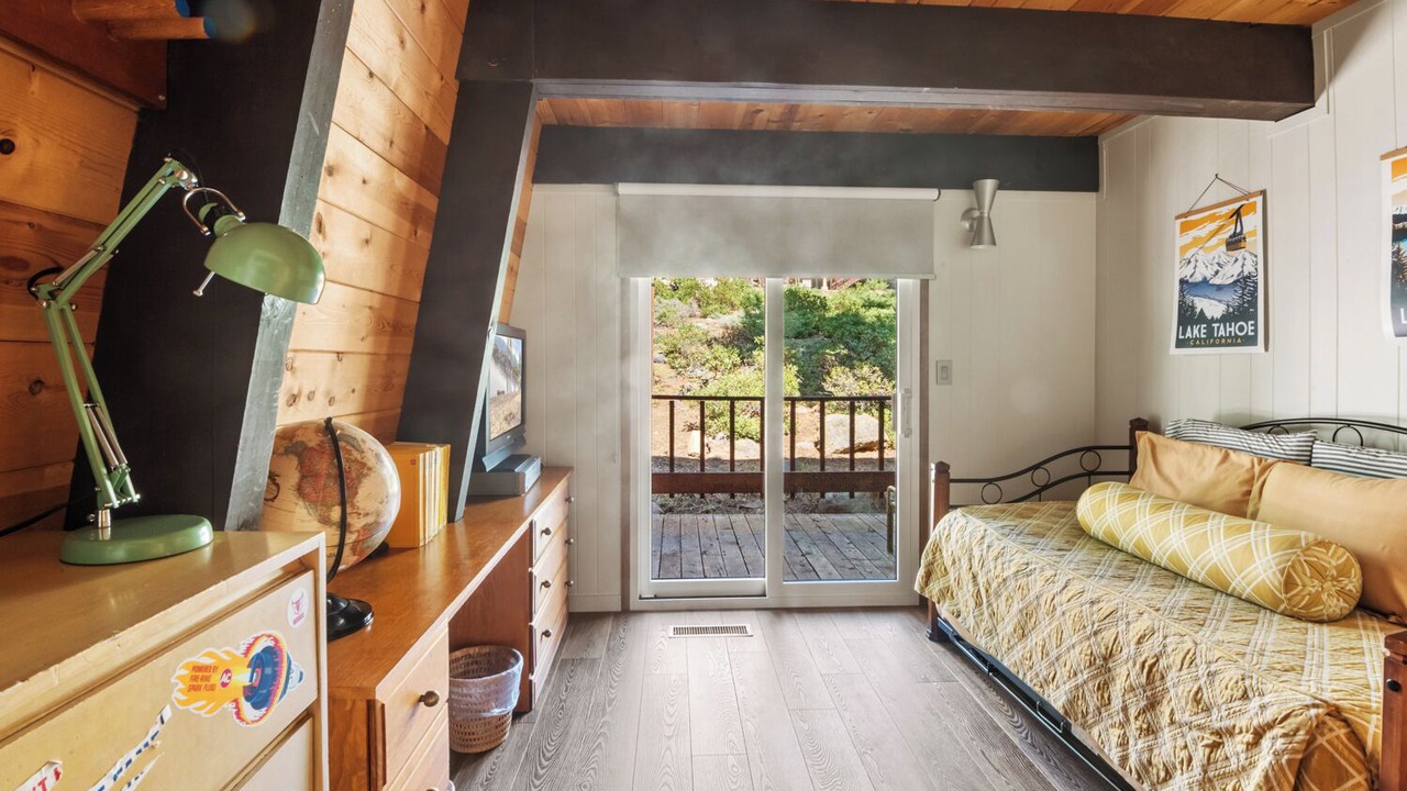 Photo of Bedroom in Lake Forest