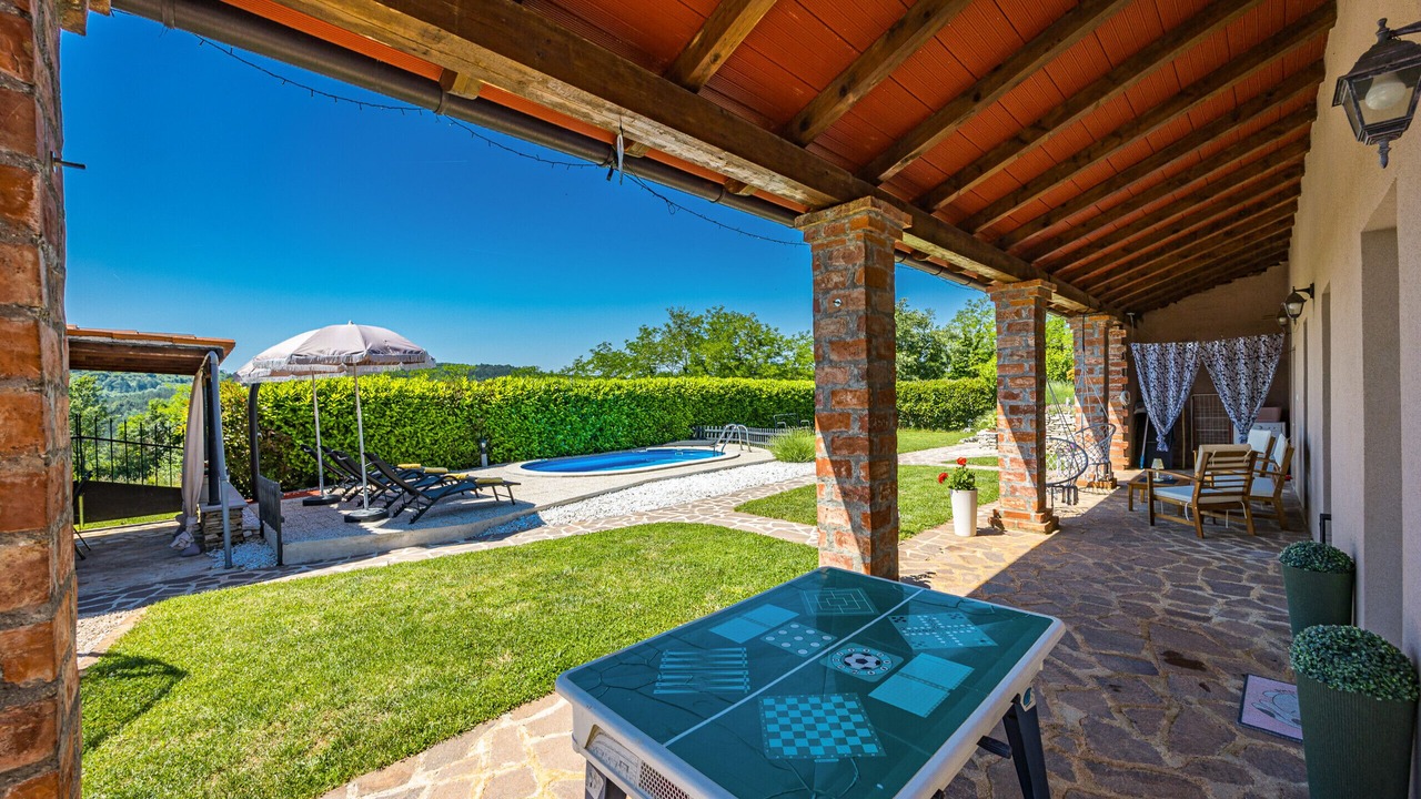 Photo of Patio Balcony in Oprtalj