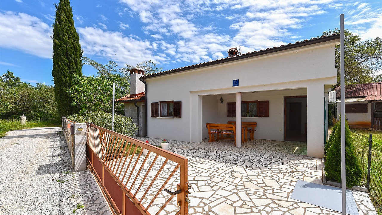 Photo of Patio Balcony in Gajana