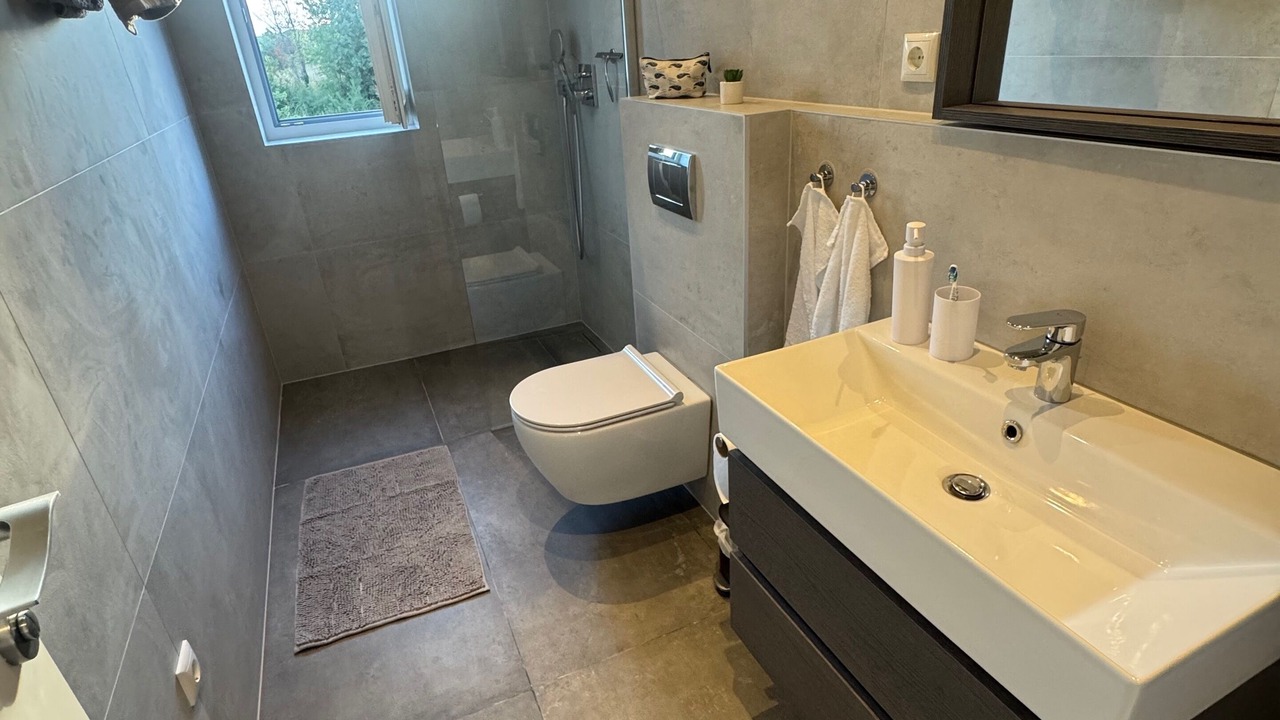 Photo of Bathroom in Peruski