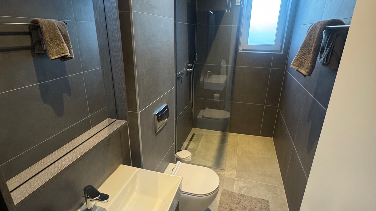 Photo of Bathroom in Peruski