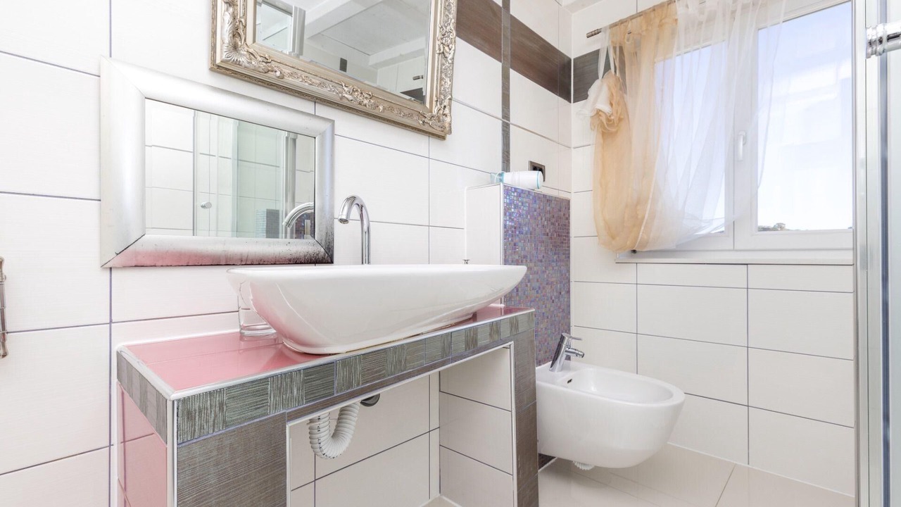 Photo of Bathroom in Cove Murtar
