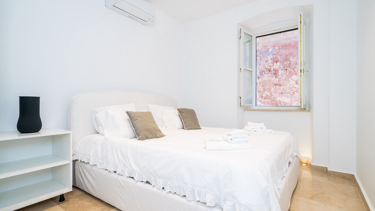 Photo of Bedroom in Pile