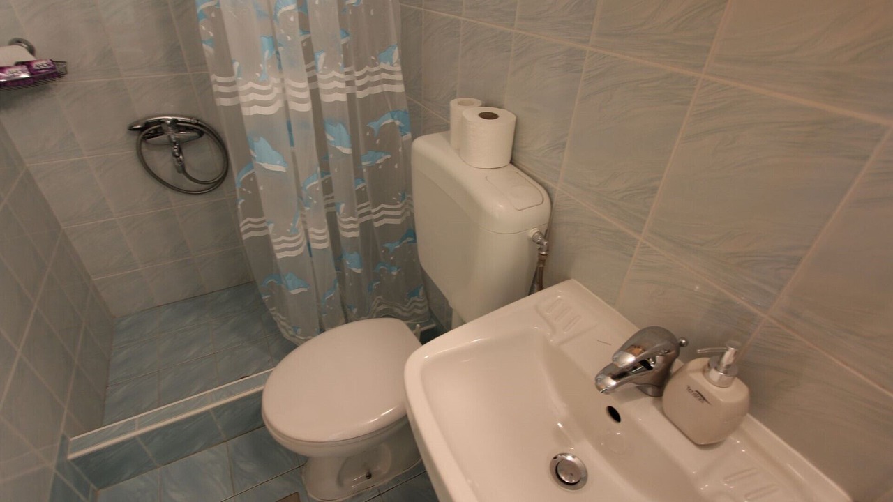 Photo of Bathroom in Porat