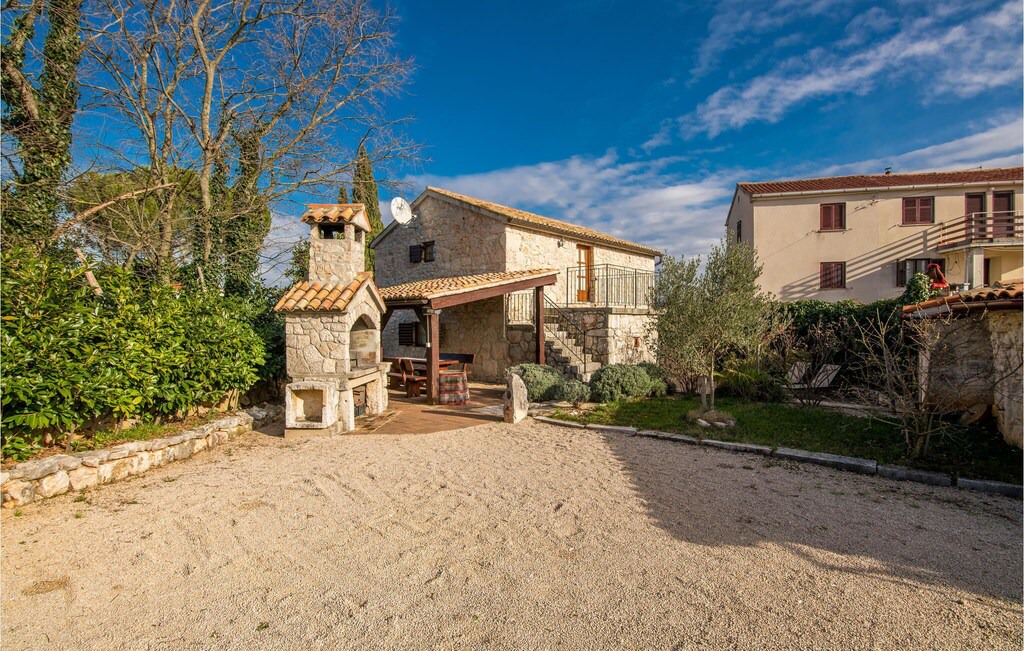 Photo of Buildings in Rasopasno