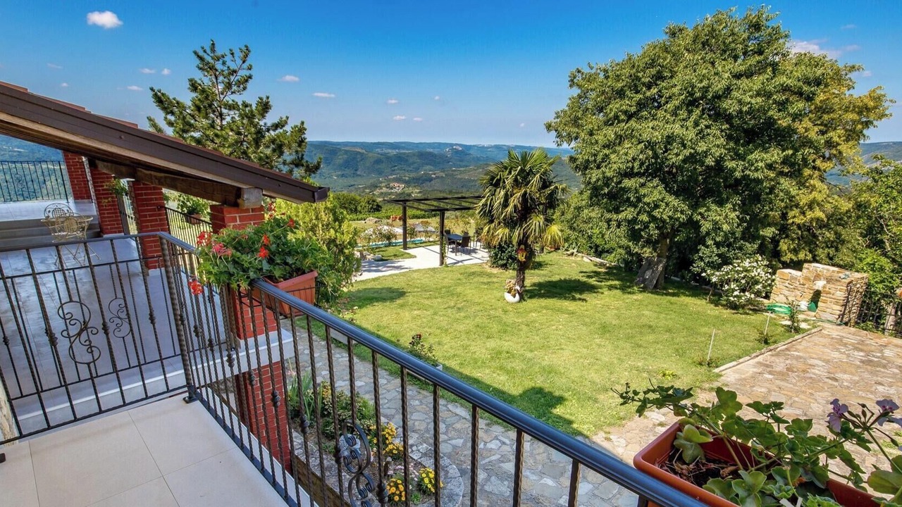 Photo of Patio Balcony in Vrh