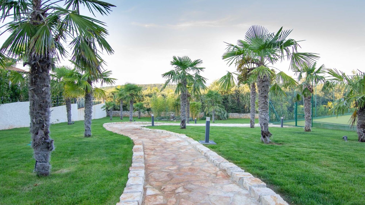 Photo of Outdoor in Kavran
