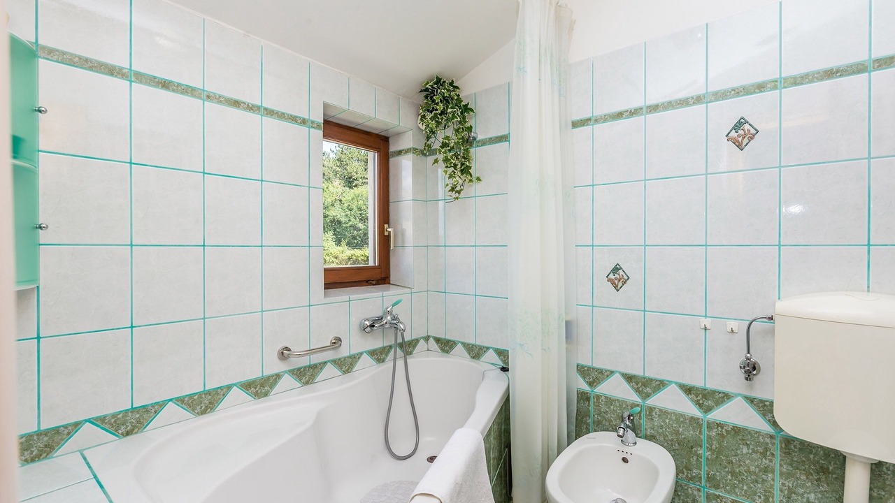 Photo of Bathroom in Sarsoni