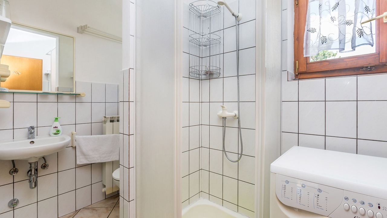 Photo of Bathroom in Sarsoni