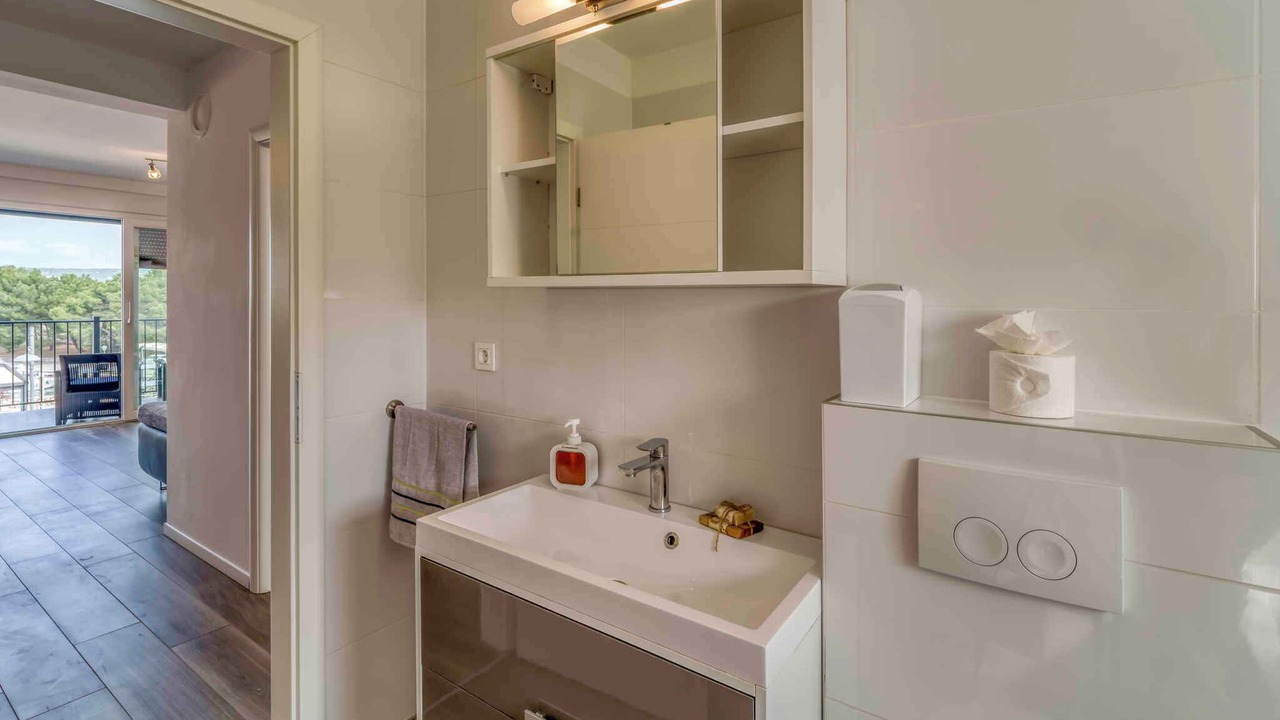 Photo of Bathroom in Porat