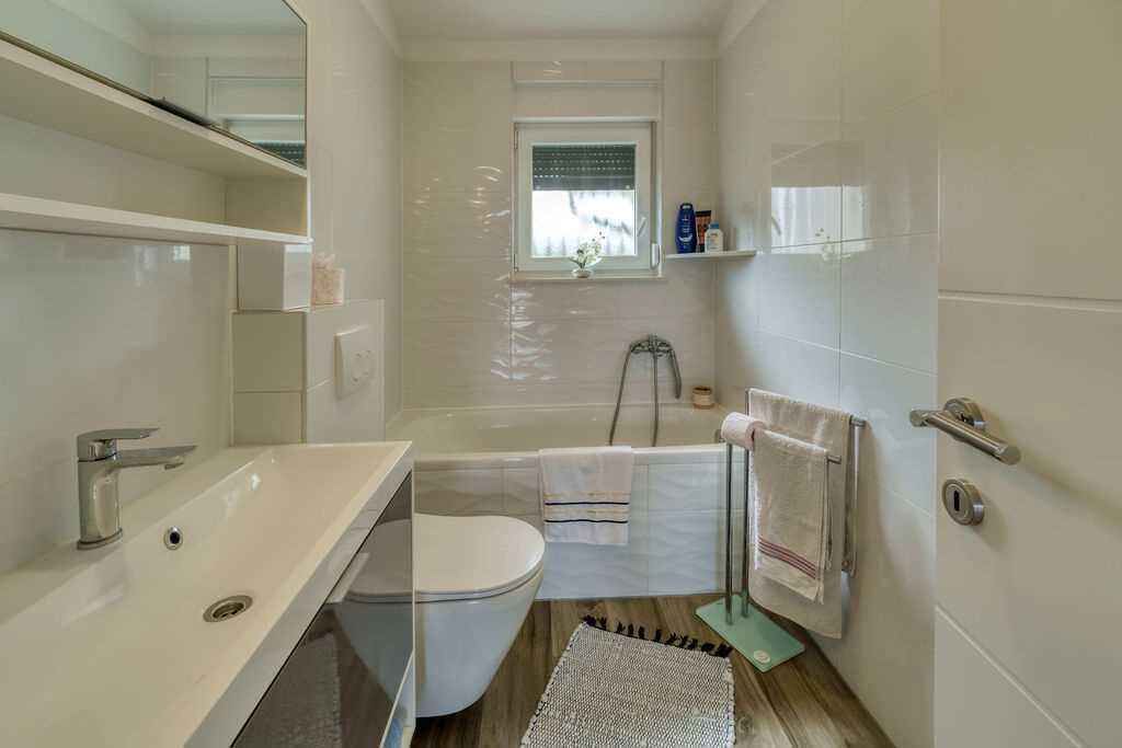 Photo of Bathroom in Porat