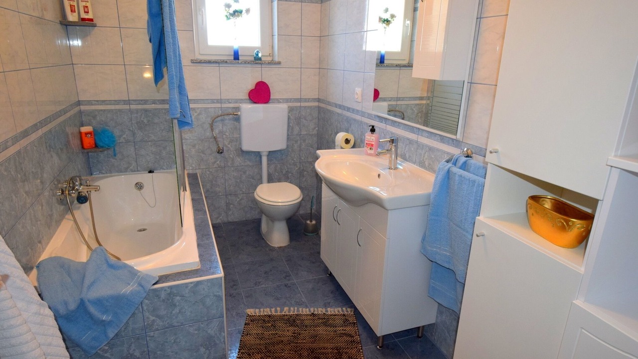 Photo of Bathroom in Porat