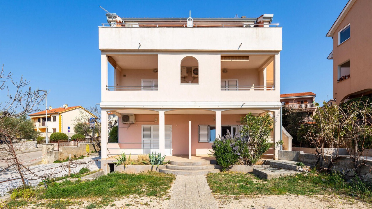 Photo of Outdoor in Cres