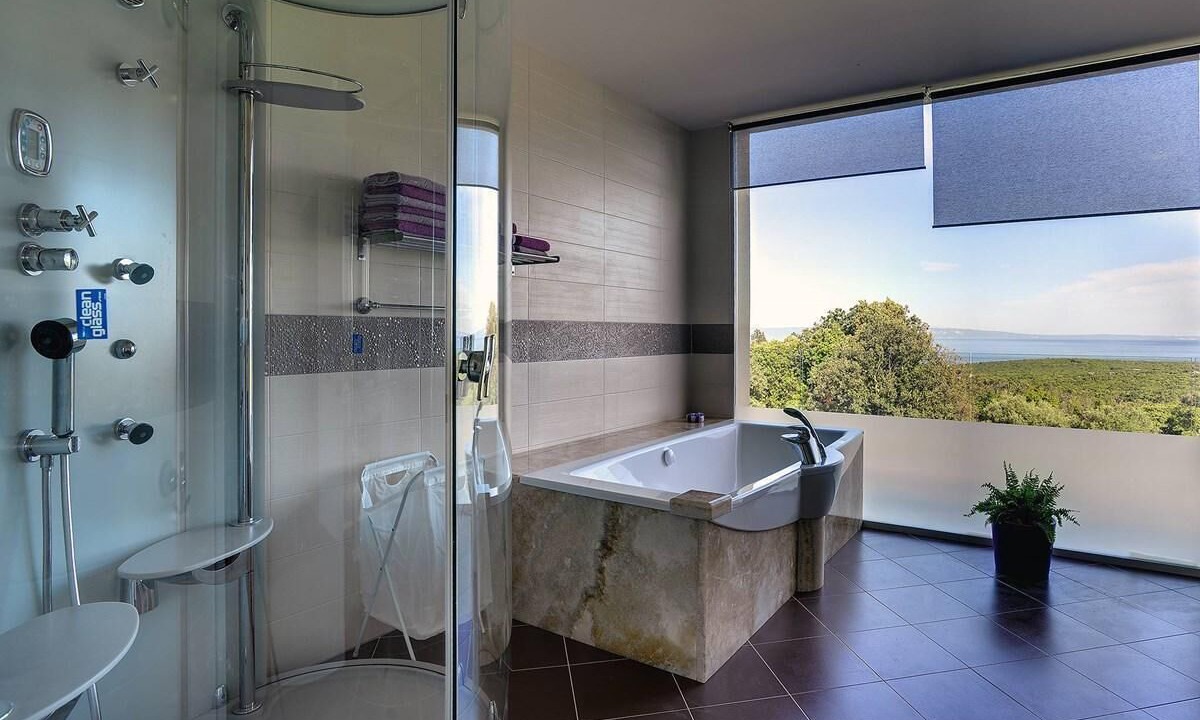 Photo of Bathroom in Peruski