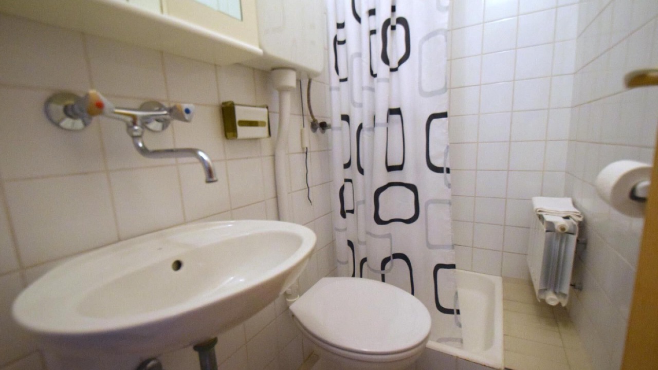 Photo of Bathroom in Porat
